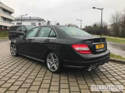 Mercedes C 63 AMG (2009) - Photo 2