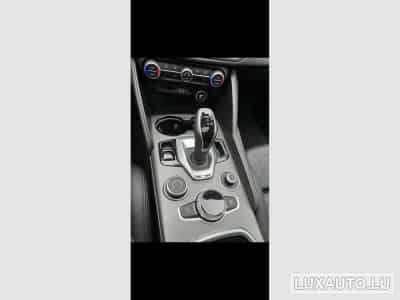 Alfa-Romeo Giulia MY22 Sprint 2.0 TB 200 AT (2022) - Photo 4