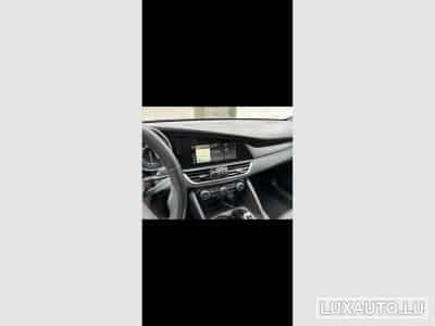 Alfa-Romeo Giulia MY22 Sprint 2.0 TB 200 AT (2022) - Photo 9