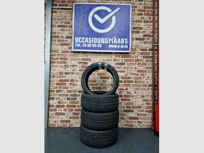 Pneus 245/35 R19 93V (2026) - Photo 1