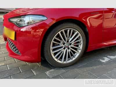 Alfa-Romeo Giulia Q4 Veloce 2.0 Turbo (2021) - Photo 5