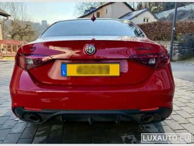Alfa-Romeo Giulia Q4 Veloce 2.0 Turbo (2021) - Photo 9