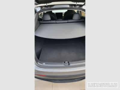 Tesla Model Y (2024) - Photo 3