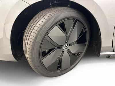 VW Passat Variant R-Line (2025) - Photo 11