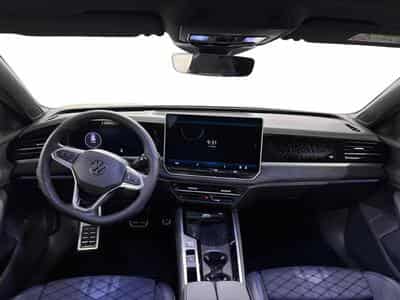 VW Passat Variant R-Line (2025) - Photo 13