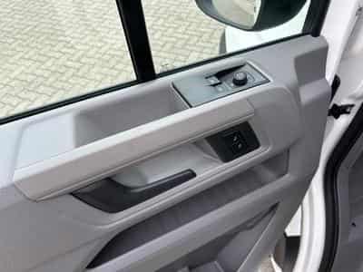 VW Crafter 35 2.0 TDI (2025) - Photo 3