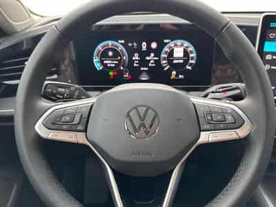 VW Passat Variant Business (2025) - Photo 13
