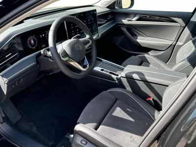 VW Passat Variant Elegance (2025) - Photo 9