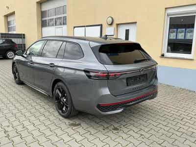 VW Passat Variant R-Line 4WD (2026) - Photo 4
