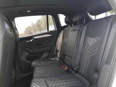 VW Tiguan 2.0 TDI 142 kW 4Motion R-Line (2025) - Photo 10