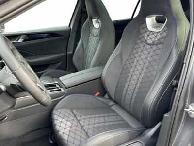 VW Passat Variant R-Line (2026) - Photo 13