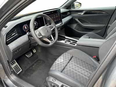 VW Passat Variant R-Line (2026) - Photo 9