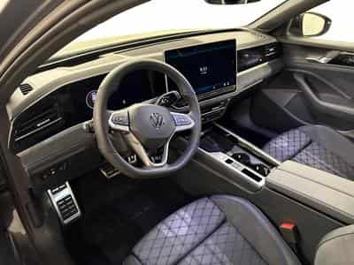 VW Passat Variant R-Line (2025) - Photo 13