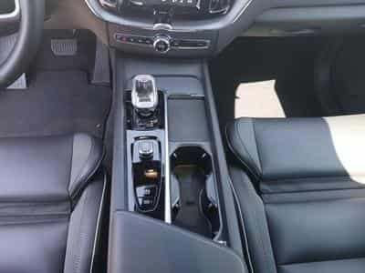 Volvo XC60 B5 Black Edition Plus / Essence (2025) - Photo 11