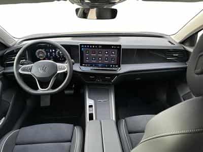 VW Passat Variant Business (2025) - Photo 8