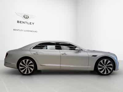 Bentley Flying Spur Azure V8 (2025) - Photo 5