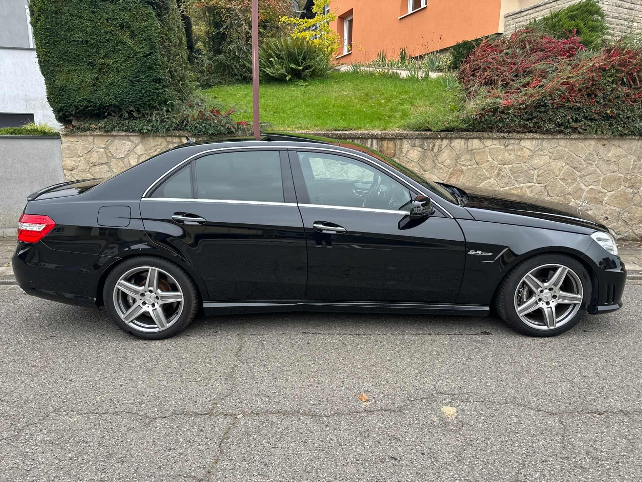 Mercedes E 63 AMG Speedshif 7G-MCT +Pannorama (2010) - Photo 1