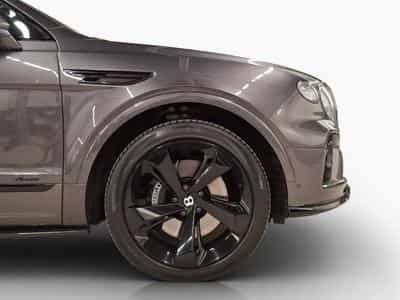 Bentley Bentayga V8 Azure (2023) - Photo 6