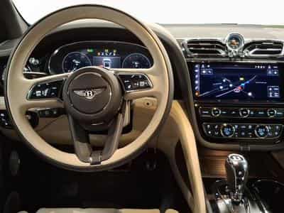 Bentley Bentayga V8 Azure (2023) - Photo 4