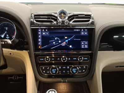 Bentley Bentayga V8 Azure (2023) - Photo 9