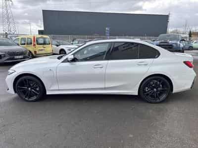 BMW 330 330eA 292ch M Sport (2024) - Photo 2