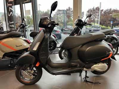 Vespa GTS Super Sport (2024) - Photo 1