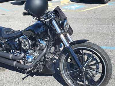 Harley-Davidson Softail Breakout Customized (2015) - Photo 1