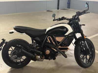 Ducati Scrambler Édition spéciale RIZONA (2025) - Photo 3