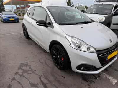 Peugeot 208 Gti By Peugeot Sport (2017) - Photo 2