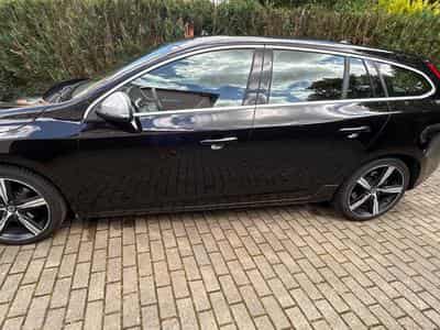Volvo V60 Kombi Momentum R-Design (2019) - Photo 5