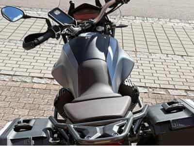 Moto Guzzi V85 TT Centenario (2021) - Photo 1