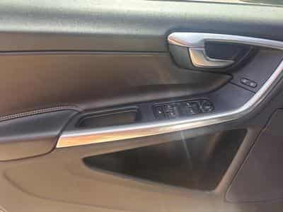 Volvo V60 Kombi Momentum R-Design (2019) - Photo 11