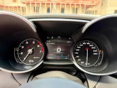 Alfa-Romeo Giulia 2.0 Turbo 280 AT Q4 Veloce (2019) - Photo 15
