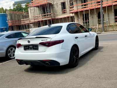 Alfa-Romeo Giulia 2.0 Turbo 280 AT Q4 Veloce (2019) - Photo 6