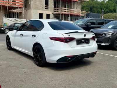 Alfa-Romeo Giulia 2.0 Turbo 280 AT Q4 Veloce (2019) - Photo 4