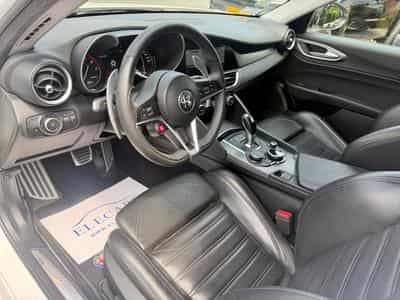 Alfa-Romeo Giulia 2.0 Turbo 280 AT Q4 Veloce (2019) - Photo 7