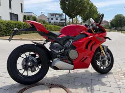 Ducati Panigale V4S (2023) - Photo 4