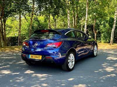 Opel Astra GTC (2015) - Photo 2