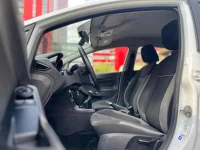 Ford Fiesta Manuelle / Essence (2015) - Photo 13