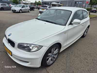 BMW 118 d COUPE (2011) - Photo 1