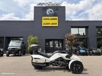 BRP Can-Am Spyder F3T (2026) - Photo 3