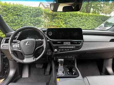 Lexus ES 300h Executive Line (2023) - Photo 8