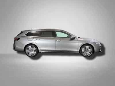 VW Passat Variant R-Line 2.0 TSI 7-Gang-DSG 4x4 (2025) - Photo 6
