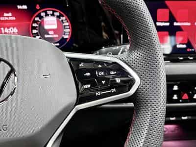 VW Golf GTI Clubsport 2.0 TSI 300 CV DSG7 *MATRIX* *TÊTE HAUTE* *PAN (2024) - Photo 12