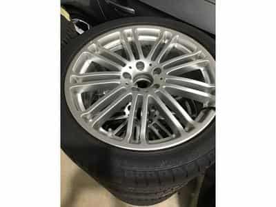 Jantes alu + Pneus é 19" 255/40 R19 100Y (2026) - Photo 1