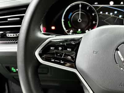 VW Touareg 3.0 TSi V6 PHEV 4MOTION Elegance 381 CV  * Attelage * (2022) - Photo 11