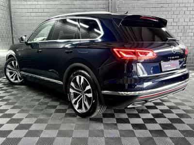 VW Touareg 3.0 TSi V6 PHEV 4MOTION Elegance 381 CV  * Attelage * (2022) - Photo 4