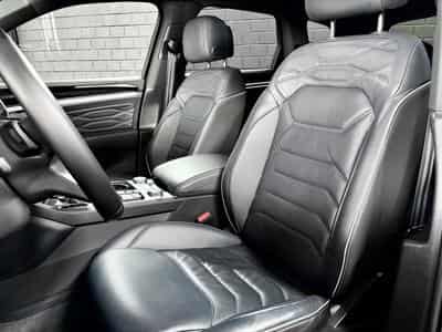 VW Touareg 3.0 TSi V6 PHEV 4MOTION Elegance 381 CV  * Attelage * (2022) - Photo 7