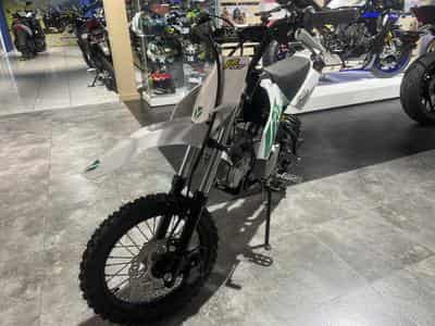 YCF Lite F (2024) - Photo 2