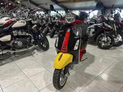 Vespa Primavera Mickey Mouse Edition 4T  classe B 45 Km/h (2025) - Photo 2